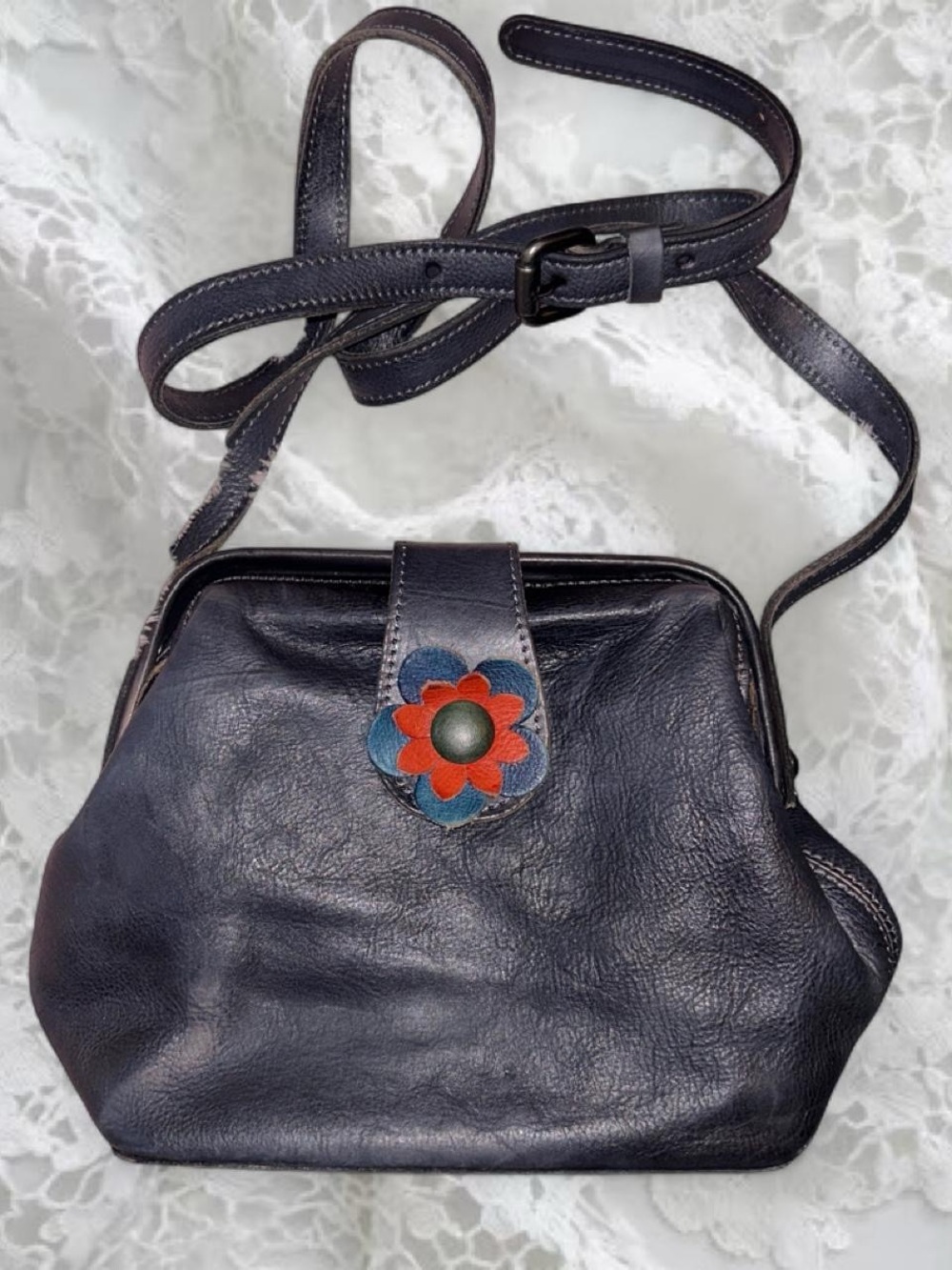 Vintage Italian Leather Cross-body Bag Fiore in Black 🖤